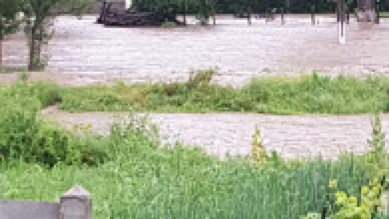 Inundațiile au făcut prăpăd în județul Dolj, iar comuna Grecești se numără printre localitățile crunt măturate de ape | Poza 1 din 7