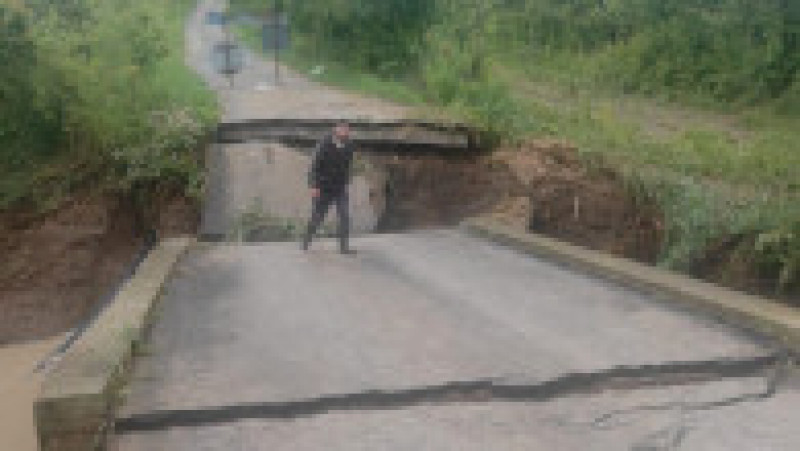 Inundațiile au făcut prăpăd în județul Dolj, iar comuna Grecești se numără printre localitățile crunt măturate de ape | Poza 3 din 7