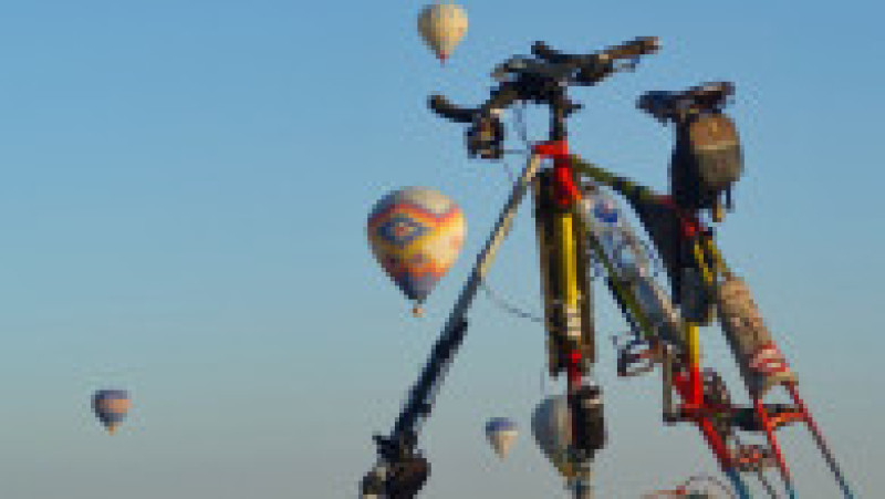 Un britanic a plecat într-o călătorie în jurul lumii cu bicicleta și cățelul comunitar pe care l-a găsit în România FOTO: Profimedia Images | Poza 5 din 15