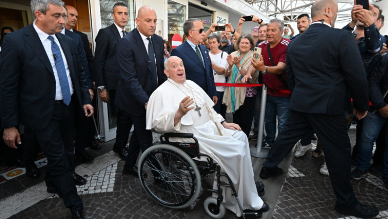 Papa Francisc a fost externat din spital. FOTO: Profimedia Images