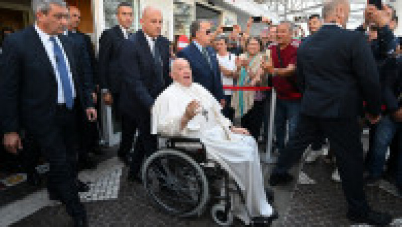 Papa Francisc a fost externat din spital. FOTO: Profimedia Images | Poza 1 din 7