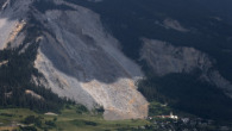 Un sat din Elveția a fost la un pas să fie „înghițit” de o cădere masivă de pietre. FOTO: Profimedia Images | Poza 2 din 5