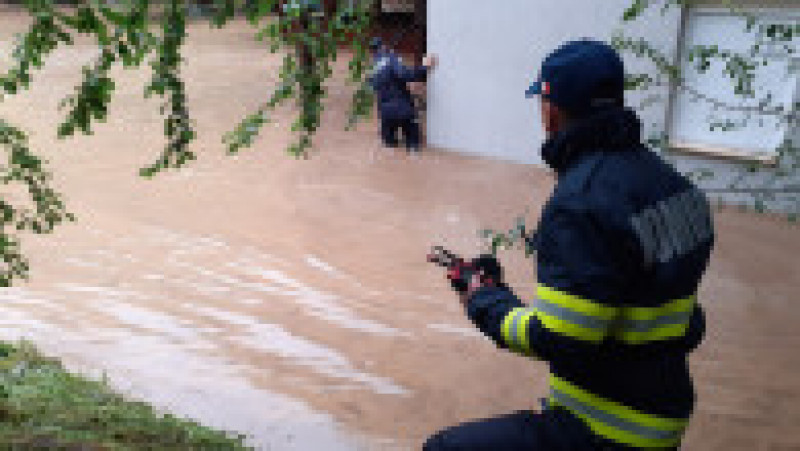 18 județe s-au aflat sub cod portocaliu și roșu de inundații. FOTO: Facebook ISU Hunedoara | Poza 10 din 15