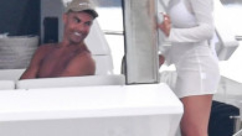 Cristiano Ronaldo, iubita lui, Georgina Rodriguez, și copiii lor petrec în această perioadă o vacanță de lux pe un iaht, în largul coastelor Sardiniei FOTO: Profimedia Images | Poza 7 din 50