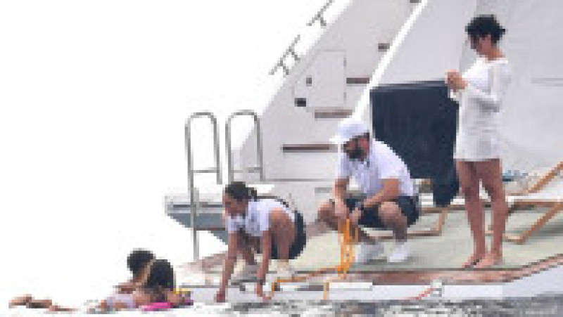 Cristiano Ronaldo, iubita lui, Georgina Rodriguez, și copiii lor petrec în această perioadă o vacanță de lux pe un iaht, în largul coastelor Sardiniei FOTO: Profimedia Images | Poza 4 din 50