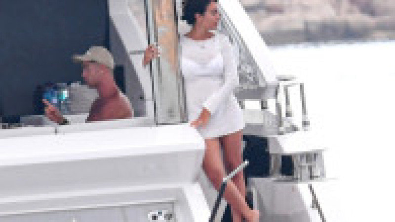 Cristiano Ronaldo, iubita lui, Georgina Rodriguez, și copiii lor petrec în această perioadă o vacanță de lux pe un iaht, în largul coastelor Sardiniei FOTO: Profimedia Images | Poza 8 din 50