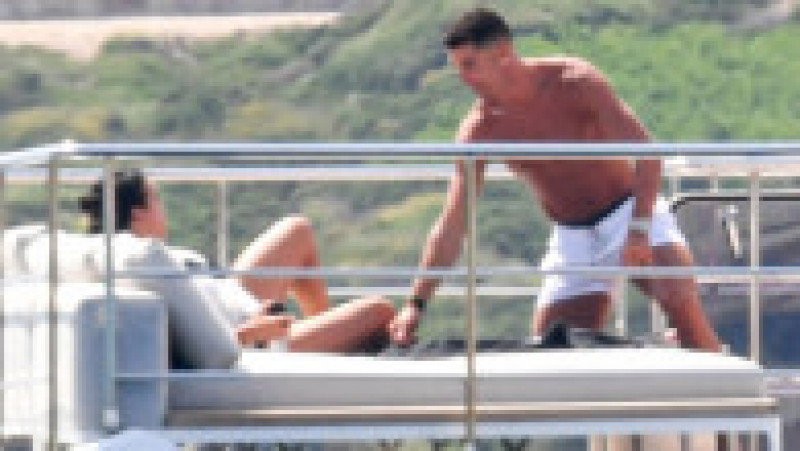 Cristiano Ronaldo, iubita lui, Georgina Rodriguez, și copiii lor petrec în această perioadă o vacanță de lux pe un iaht, în largul coastelor Sardiniei FOTO: Profimedia Images | Poza 25 din 50