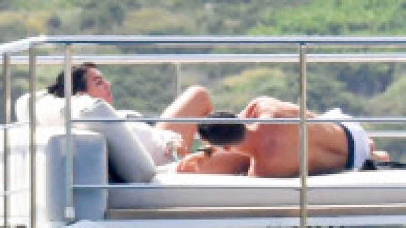 Cristiano Ronaldo, iubita lui, Georgina Rodriguez, și copiii lor petrec în această perioadă o vacanță de lux pe un iaht, în largul coastelor Sardiniei FOTO: Profimedia Images | Poza 23 din 50