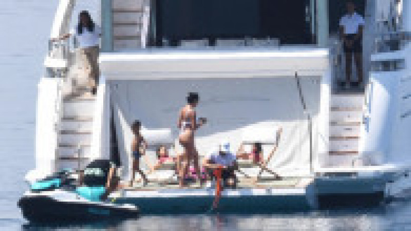 Cristiano Ronaldo, iubita lui, Georgina Rodriguez, și copiii lor petrec în această perioadă o vacanță de lux pe un iaht, în largul coastelor Sardiniei FOTO: Profimedia Images | Poza 42 din 50