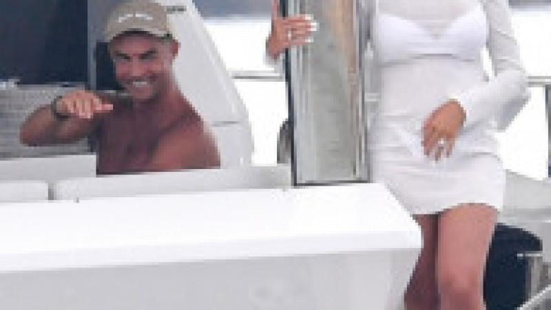 Cristiano Ronaldo, iubita lui, Georgina Rodriguez, și copiii lor petrec în această perioadă o vacanță de lux pe un iaht, în largul coastelor Sardiniei FOTO: Profimedia Images | Poza 44 din 50