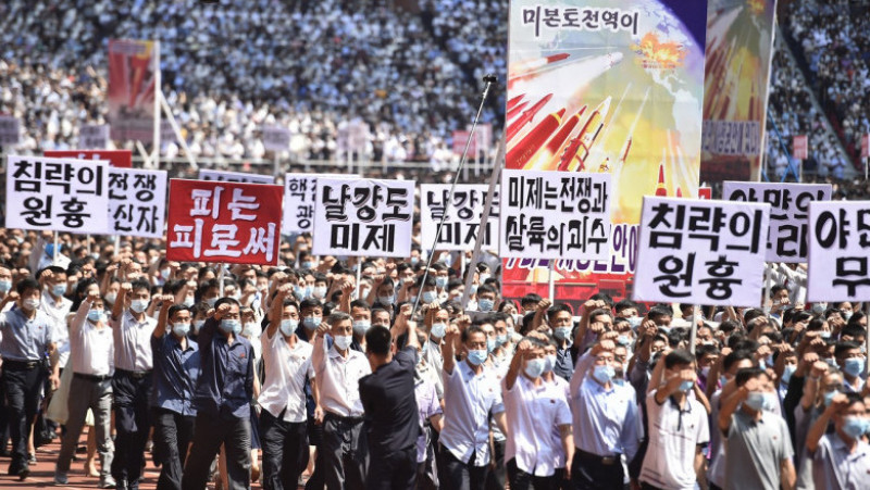 120.000 de nord-coreeni au fost aduși la o defilare uriașă împotriva SUA. Sursa foto: Profimedia Images