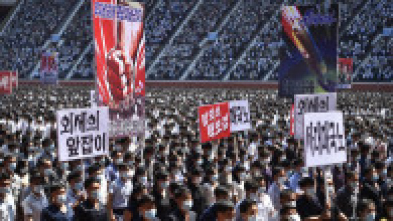 120.000 de nord-coreeni au fost aduși la o defilare uriașă împotriva SUA. Sursa foto: Profimedia Images | Poza 3 din 11