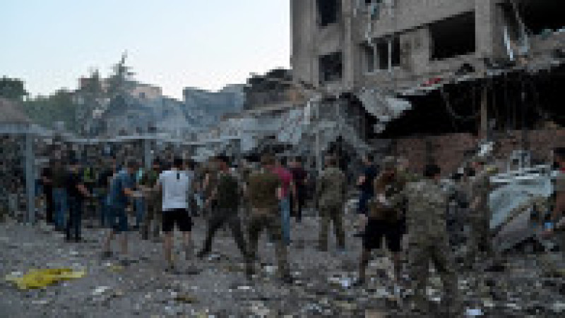 Bilanţul victimelor în urma atacului rusesc de marți din oraşul Kramatorsk din estul Ucrainei este în creştere. Foto: Profimedia Images | Poza 28 din 31