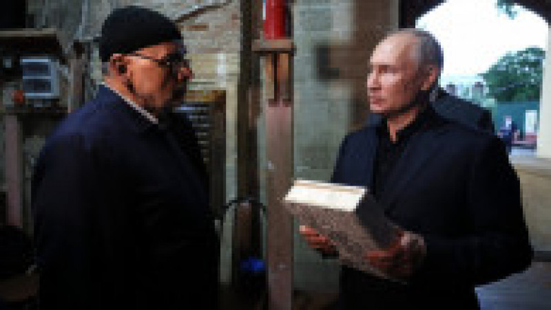 Putin a vizitat cea mai veche moschee din Rusia, în timpul deplasării sale în Daghestan. Foto: Profimedia Images | Poza 3 din 8