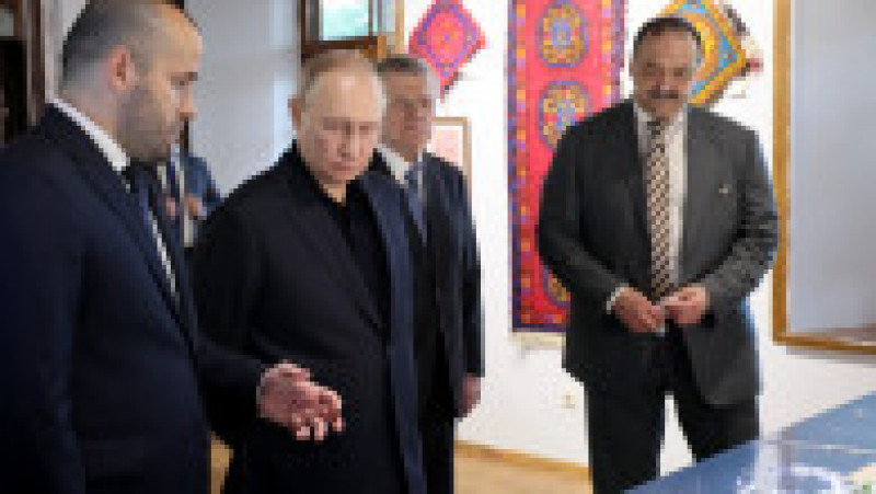 Putin a vizitat cea mai veche moschee din Rusia, în timpul deplasării sale în Daghestan. Foto: Profimedia Images | Poza 1 din 8
