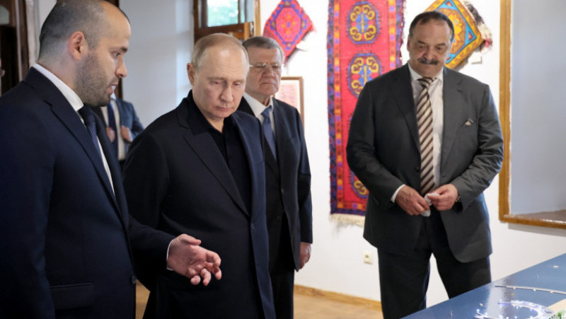 Putin a vizitat cea mai veche moschee din Rusia, în timpul deplasării sale în Daghestan. Foto: Profimedia Images