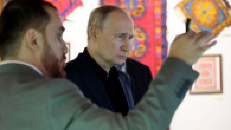 Putin a vizitat cea mai veche moschee din Rusia, în timpul deplasării sale în Daghestan. Foto: Profimedia Images | Poza 2 din 8