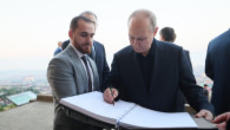 Putin a vizitat cea mai veche moschee din Rusia, în timpul deplasării sale în Daghestan. Foto: Profimedia Images | Poza 6 din 8