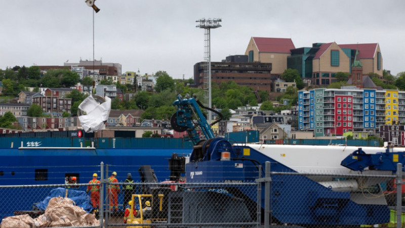 Resturi ale submersibilului Titan au fost aduse la țărm de o navă sub pavilion canadian. FOTO: Profimedia Images