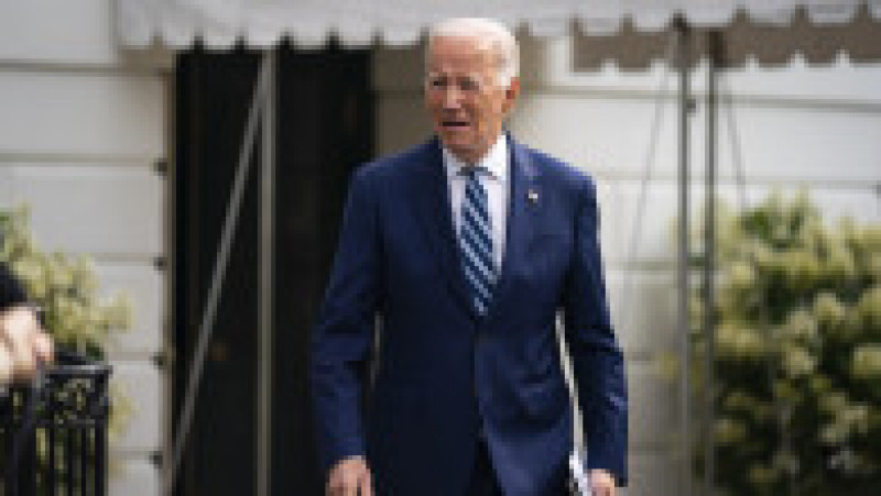 Președintele american Joe Biden a atras atenția jurnaliștilor după ce a apărut în public cu niște dungi pe față, care duceau de la gură până la urechi. Foto: Profimedia Images | Poza 5 din 7