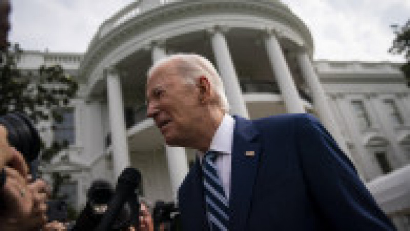 Președintele american Joe Biden a atras atenția jurnaliștilor după ce a apărut în public cu niște dungi pe față, care duceau de la gură până la urechi. Foto: Profimedia Images | Poza 6 din 7