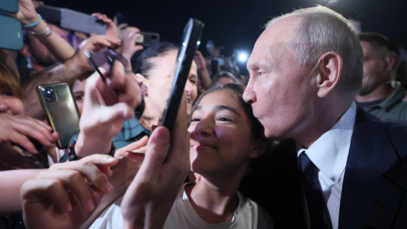 Vladimir Putin a făcut baie de mulțime în Daghestan FOTO: Profimedia Images