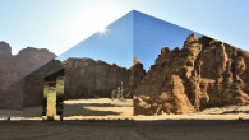 Maraya, clădirea care „dispare” în deșert. Este cea mai mare construcție din lume acoperită integral cu oglinzi. Foto: Profimedia | Poza 4 din 15