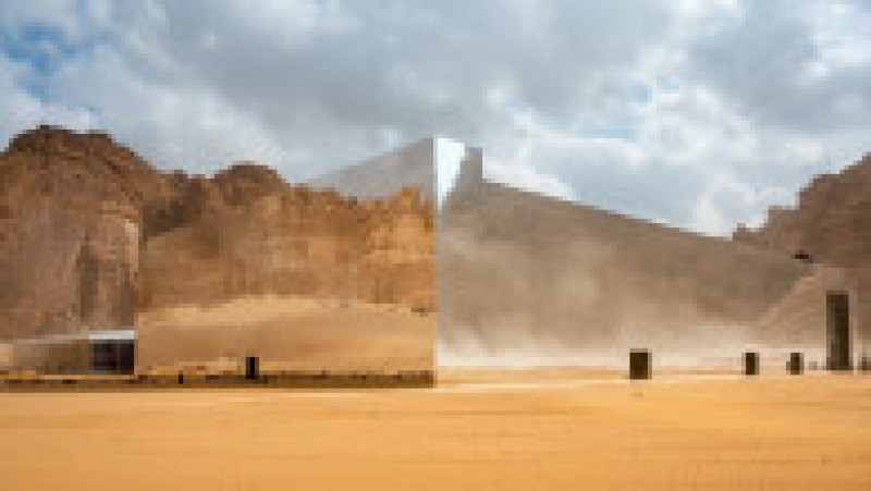 Maraya, clădirea care „dispare” în deșert. Este cea mai mare construcție din lume acoperită integral cu oglinzi. Foto: Profimedia | Poza 1 din 15