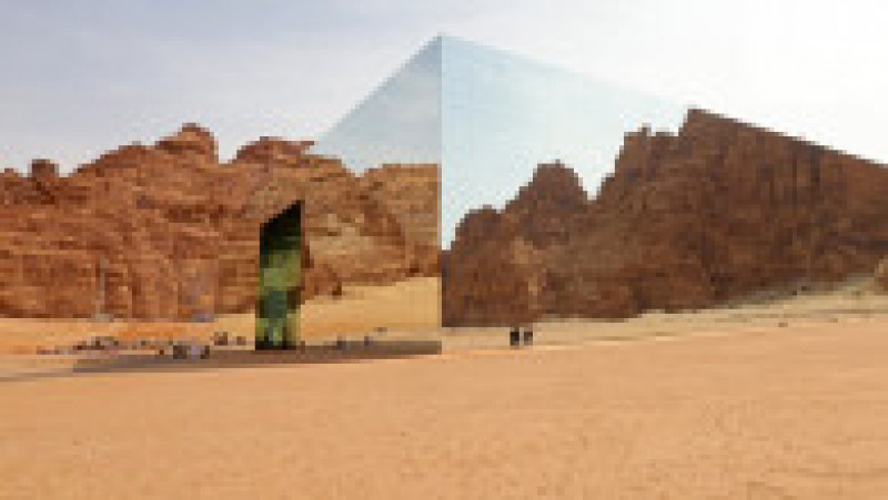 Maraya, clădirea care „dispare” în deșert. Este cea mai mare construcție din lume acoperită integral cu oglinzi. Foto: Profimedia | Poza 11 din 15