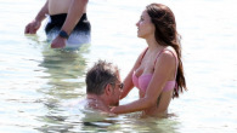 Actorul Matt Damon și soția lui, Luciana Bozan Barroso, își petrec vacanța pe insula grecească Mykonos FOTO: Profimedia Images | Poza 11 din 32