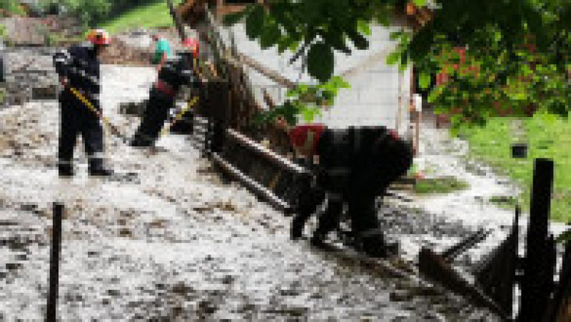 Peste 3.400 de pompieri au intervenit la inundatii. FOTO: IGSU | Poza 3 din 4