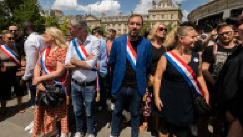 Circa 100 de asociaţii, sindicate şi partide politice au făcut apel la marşuri cetăţeneşti pentru a exprima furia și a denunţa politicile considerate discriminatorii faţă de cartierele sărace din marile oraşe franceze. FOTO: Profimedia | Poza 3 din 10