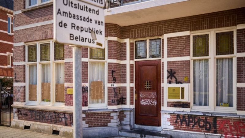 Ambasada Belarusului în Olanda, la Haga, a fost atacată în noaptea de sâmbătă spre duminică. FOTO: Profimedia Images
