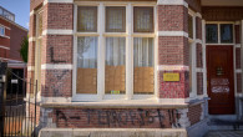 Ambasada Belarusului în Olanda, la Haga, a fost atacată în noaptea de sâmbătă spre duminică. FOTO: Profimedia Images | Poza 2 din 6