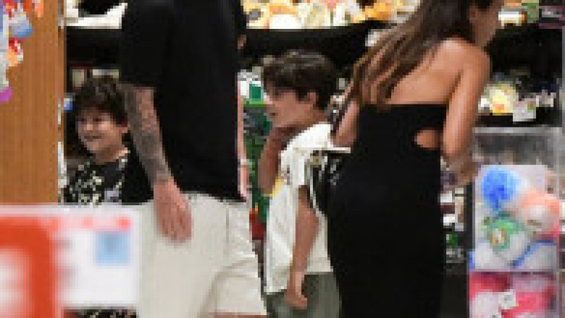 Sosit marţi în Florida, Lionel Messi s-a dus împreună cu familia la cumpărături, la supermarket FOTO: Profimedia Images | Poza 18 din 41