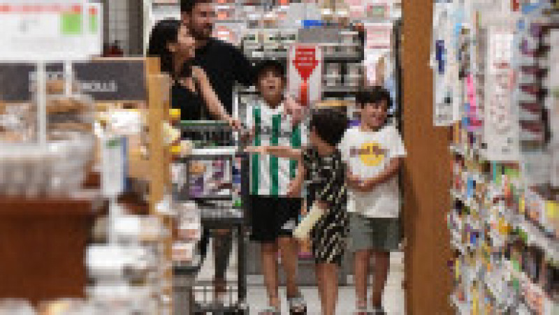 Sosit marţi în Florida, Lionel Messi s-a dus împreună cu familia la cumpărături, la supermarket FOTO: Profimedia Images | Poza 32 din 41