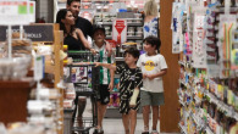Sosit marţi în Florida, Lionel Messi s-a dus împreună cu familia la cumpărături, la supermarket FOTO: Profimedia Images | Poza 30 din 41