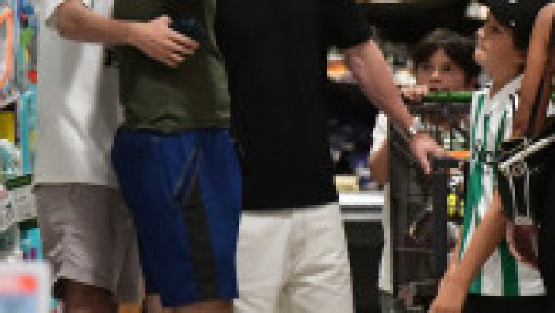 Sosit marţi în Florida, Lionel Messi s-a dus împreună cu familia la cumpărături, la supermarket FOTO: Profimedia Images | Poza 33 din 41