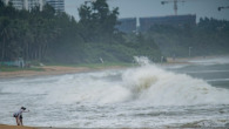 Ciclonul Talim devastează sudul Chinei și Vietnam, valuri de 6 metri în zona insulei Hainan. FOTO: Profimedia Images | Poza 13 din 16