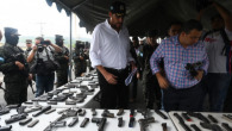 Autorităţile din Honduras au distrus un adevărat arsenal confiscat în închisorile din țară. Foto: Profimedia | Poza 1 din 16