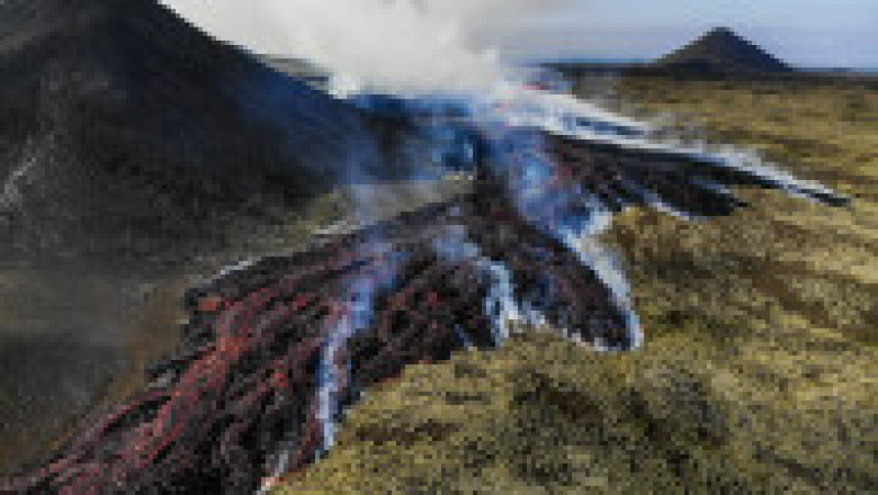 Este a treia oară în doi ani când lava iese din pământ în această zonă. Foto: Profimedia Images | Poza 20 din 26