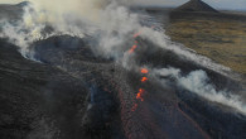Este a treia oară în doi ani când lava iese din pământ în această zonă. Foto: Profimedia Images | Poza 23 din 26