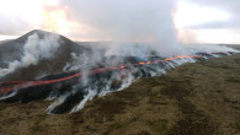Este a treia oară în doi ani când lava iese din pământ în această zonă. Foto: Profimedia Images | Poza 10 din 26