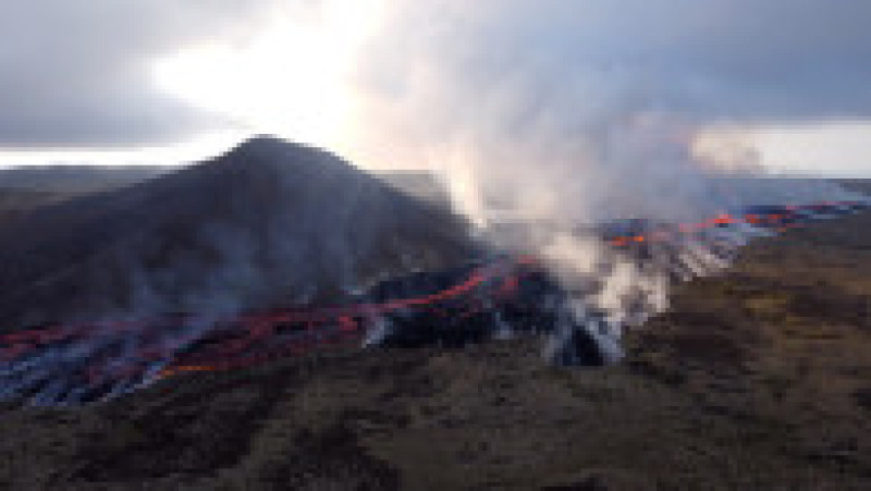 Este a treia oară în doi ani când lava iese din pământ în această zonă. Foto: Profimedia Images | Poza 13 din 26