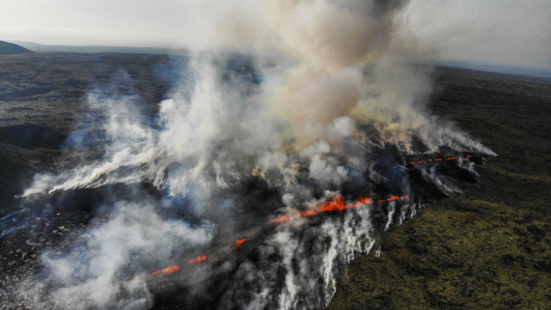 Este a treia oară în doi ani când lava iese din pământ în această zonă. Foto: Profimedia Images