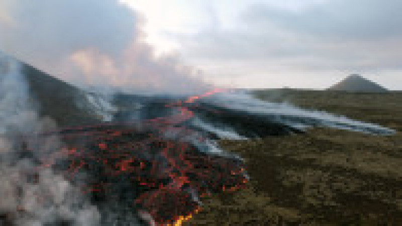 Este a treia oară în doi ani când lava iese din pământ în această zonă. Foto: Profimedia Images | Poza 11 din 26