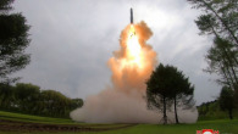 Coreea de Nord a anunţat joi că a testat cu succes noua sa rachetă balistică intercontinentală (ICBM) cu combustibil solid. FOTO: Profimedia Images | Poza 6 din 8
