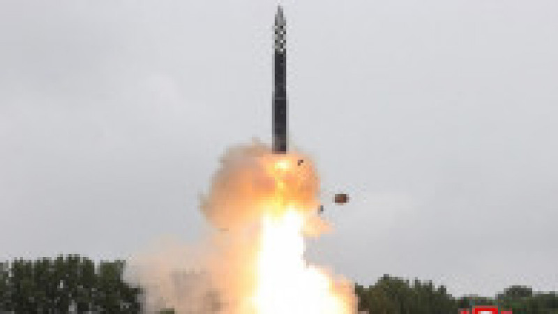 Coreea de Nord a anunţat joi că a testat cu succes noua sa rachetă balistică intercontinentală (ICBM) cu combustibil solid. FOTO: Profimedia Images | Poza 4 din 8