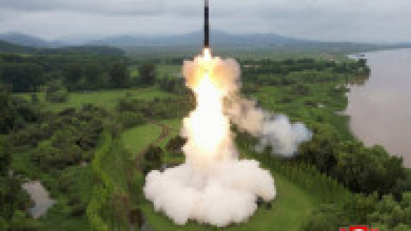 Coreea de Nord a testat cu succes o nouă rachetă balistică intercontinentală (ICBM) cu combustibil solid. FOTO: Profimedia Images | Poza 5 din 8