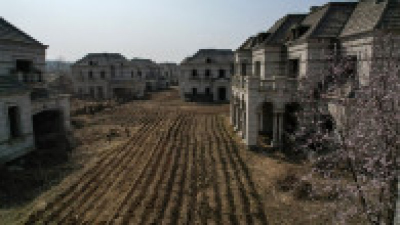 Un oraș abandonat din China, plin de vile pe jumătate construite, aflat în nord-estul Chinei, și-a găsit o nouă destinație FOTO: Profimedia Images | Poza 5 din 8